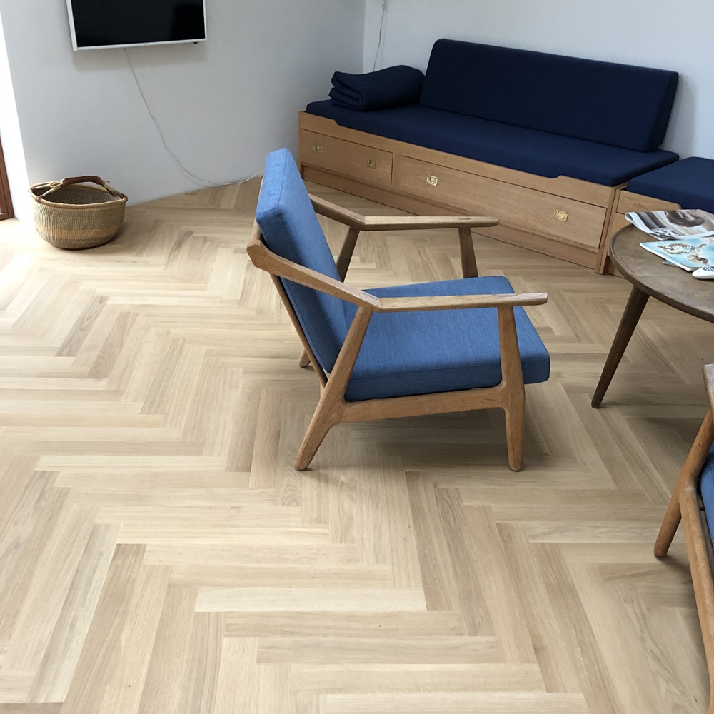 Fiskebein Laminert Eik Select Lakkert 14mm<br/ > EcoWood